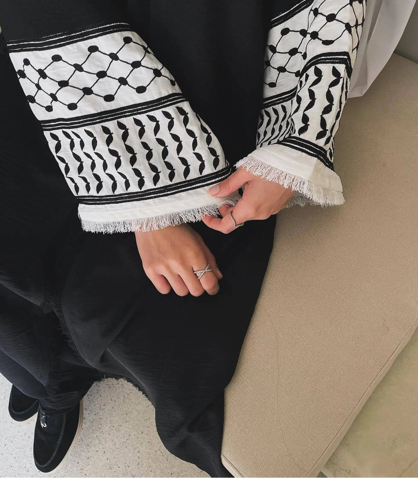 Kuffiyeh Open Abaya